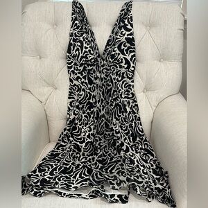 White House Black Market Silk Floral Dress Black and White Size 2